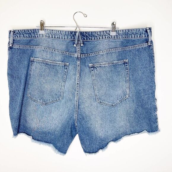 GOOD AMERICAN Lattice Cut Off Denim Shorts - Picture 7 of 10